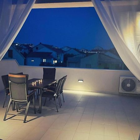 Olive Oasis Penthouse With Jacuzzi Apartman Zára Kültér fotó