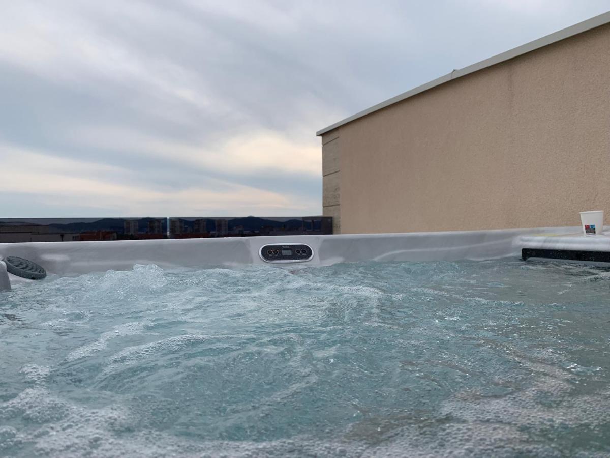Olive Oasis Penthouse With Jacuzzi Apartman Zára Kültér fotó